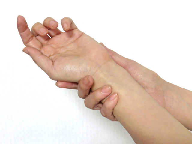 手・足・指・お尻のしびれの原因と根本治療。h&h八王子ユーロードの鍼灸整骨院・整体院